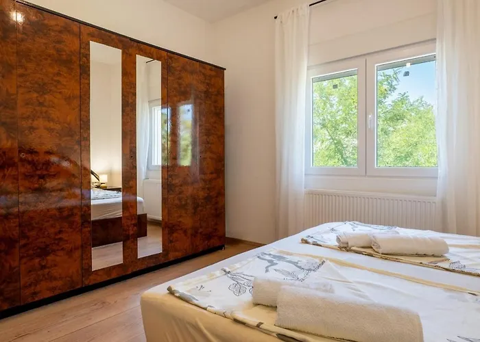 Family-friendly With Swimming Pool - Stosici, Zadar - 21450 * 르티나